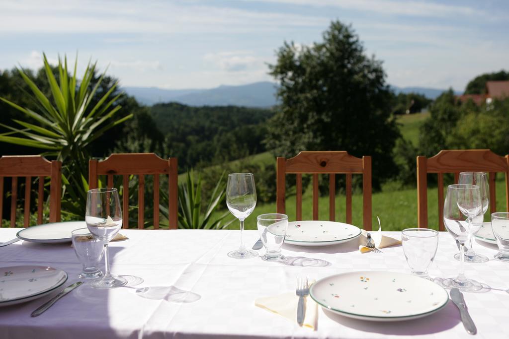 Haus Schoenegger Hotel Kitzeck im Sausal Bilik gambar