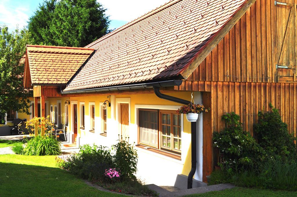 Haus Schoenegger Hotel Kitzeck im Sausal Luaran gambar