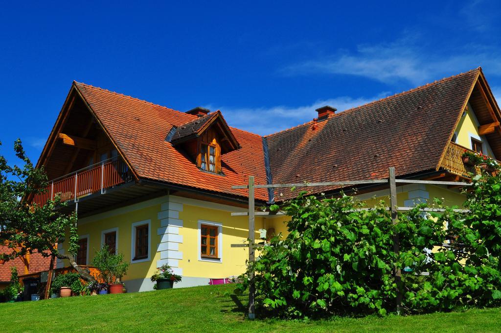 Haus Schoenegger Hotel Kitzeck im Sausal Luaran gambar